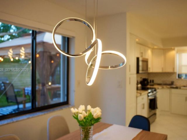 Продажа дома по адресу 1000 SW 32nd St - фото 7533161