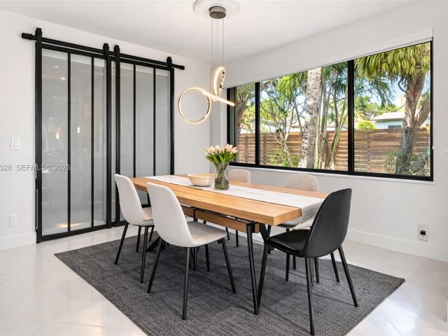 Продажа дома по адресу 1000 SW 32nd St - фото 7533162