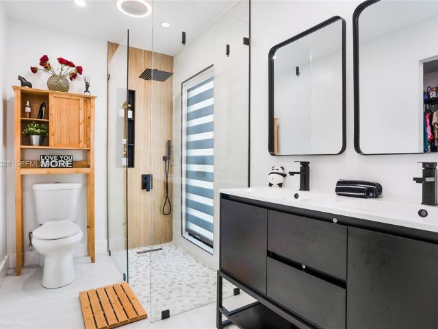 Продажа дома по адресу 1000 SW 32nd St - фото 7533165