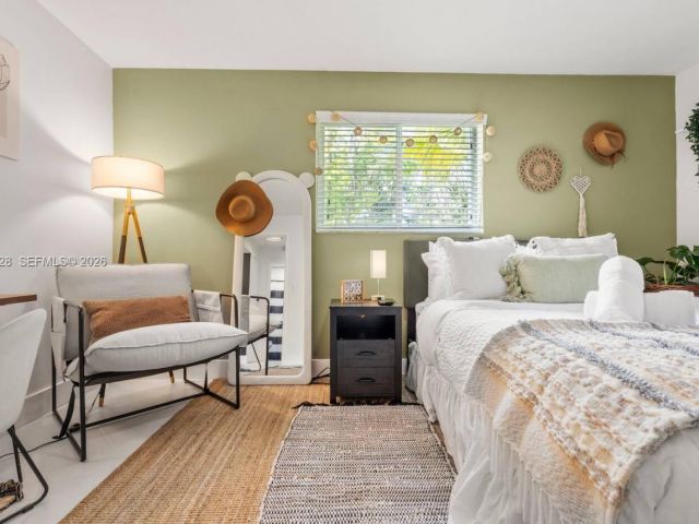 Продажа дома по адресу 1000 SW 32nd St - фото 7533167