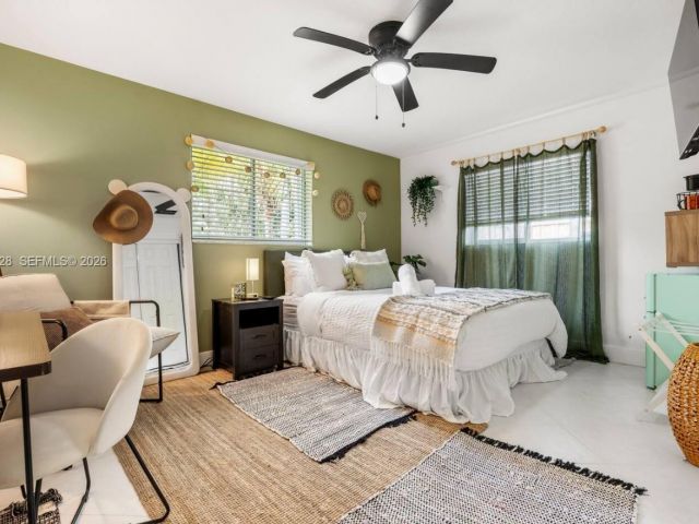 Продажа дома по адресу 1000 SW 32nd St - фото 7533168