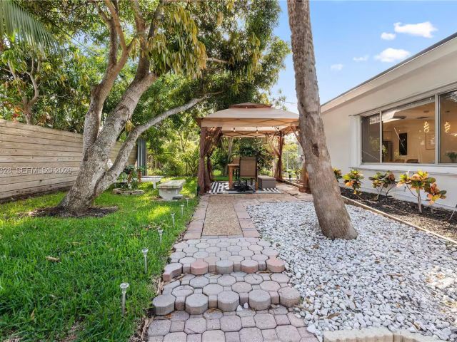 Продажа дома по адресу 1000 SW 32nd St - фото 7533174