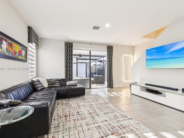 Продажа дома по адресу 10828 SW 235 St - фото 7533628