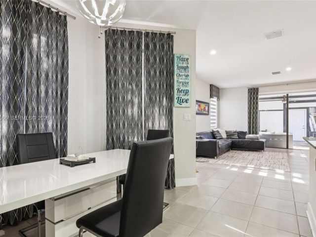 Продажа дома по адресу 10828 SW 235 St - фото 7533632