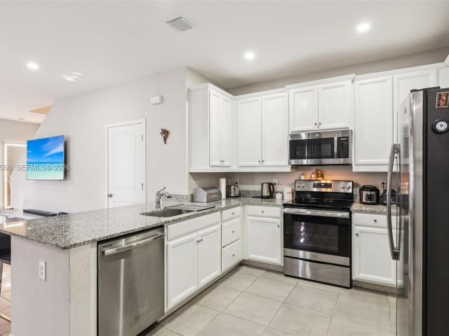 Продажа дома по адресу 10828 SW 235 St - фото 7533635