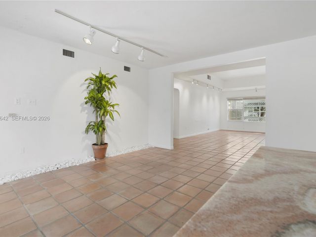 Дом в аренду по адресу 1845 Daytonia Rd - фото 7533455