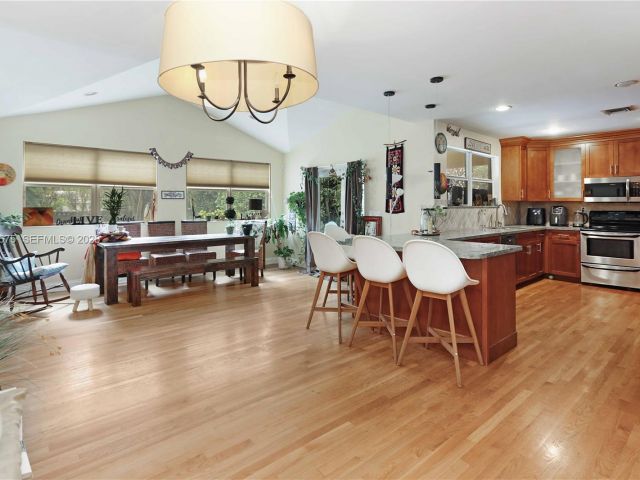 Продажа дома по адресу 1612 Funston St - фото 7532422