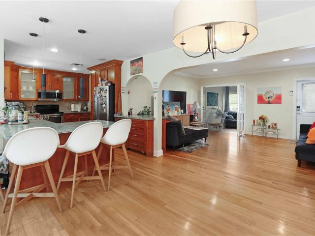 Продажа дома по адресу 1612 Funston St - фото 7532423