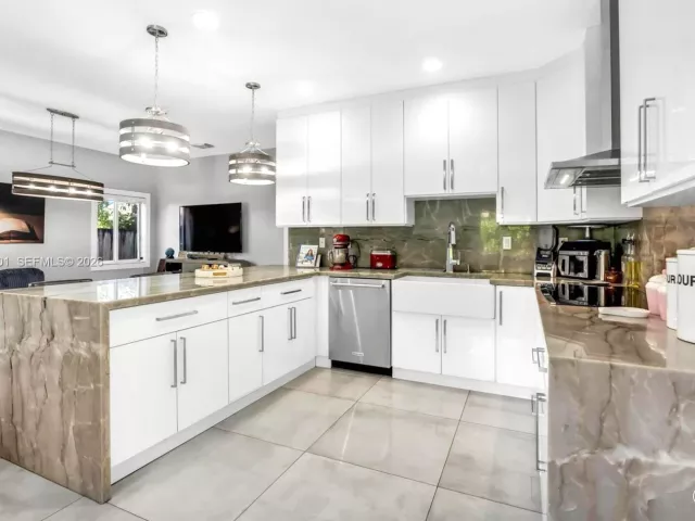 Продажа дома по адресу 12940 SW 142nd Ter - фото 7540989