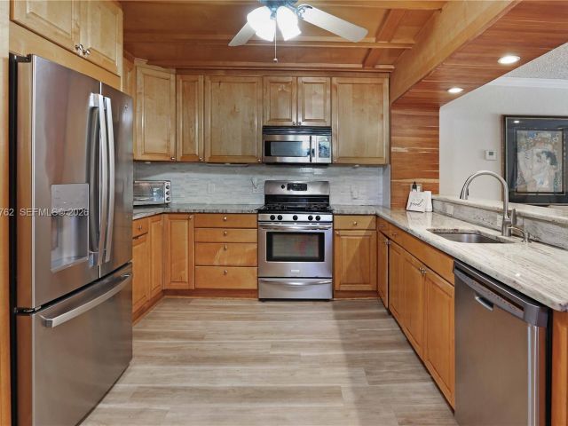 Продажа дома по адресу 1410 Fletcher St - фото 7533478