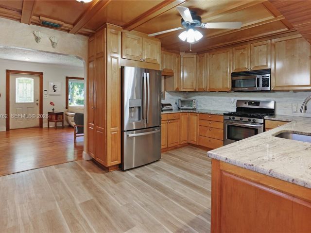 Продажа дома по адресу 1410 Fletcher St - фото 7533479