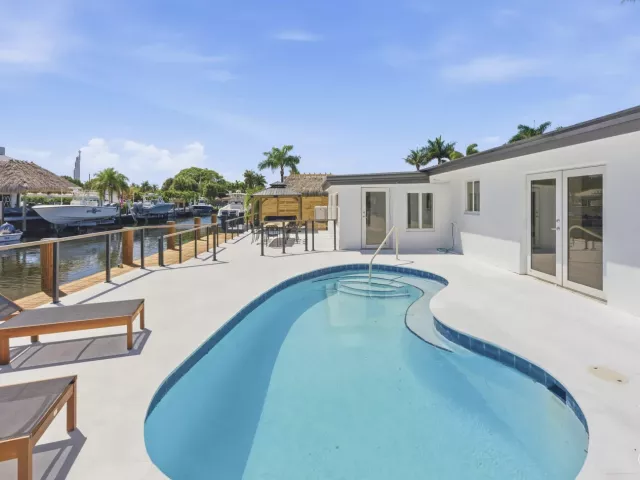 Продажа дома по адресу 2280 SE 10th Court - фото 9171281