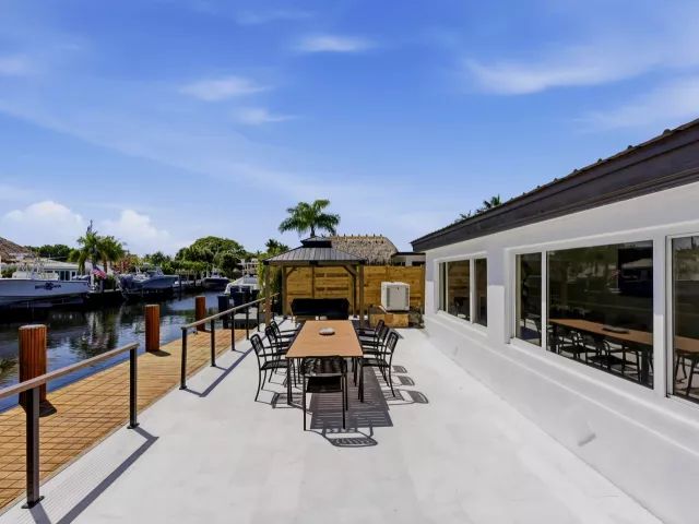 Продажа дома по адресу 2280 SE 10th Court - фото 9171283
