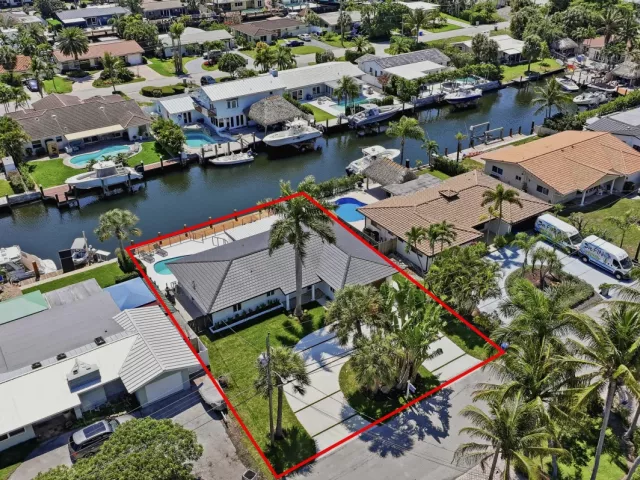 Продажа дома по адресу 2280 SE 10th Court - фото 9171298
