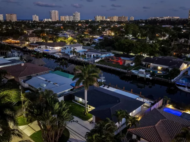Продажа дома по адресу 2280 SE 10th Court - фото 9171300