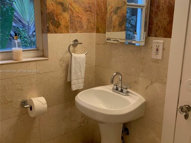 Дом в аренду по адресу 329 W 28th St - фото 7534083