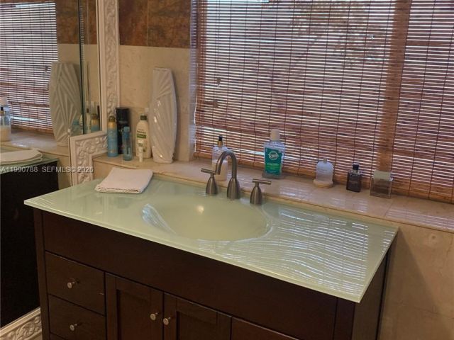 Дом в аренду по адресу 329 W 28th St - фото 7534088