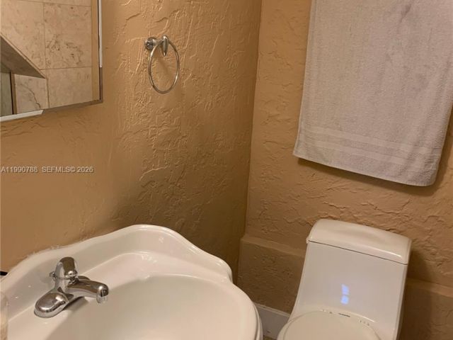 Дом в аренду по адресу 329 W 28th St - фото 7534094