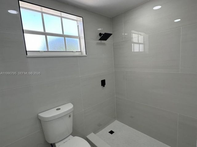 Продажа дома по адресу 3960 NW 174th St - фото 7533742