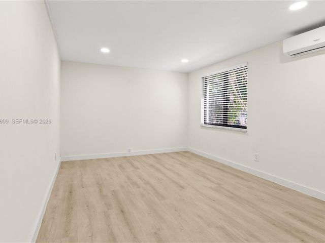 Продажа дома по адресу 328 SW 11th Ave - фото 7536793