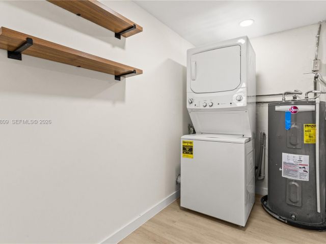 Продажа дома по адресу 328 SW 11th Ave - фото 7536794