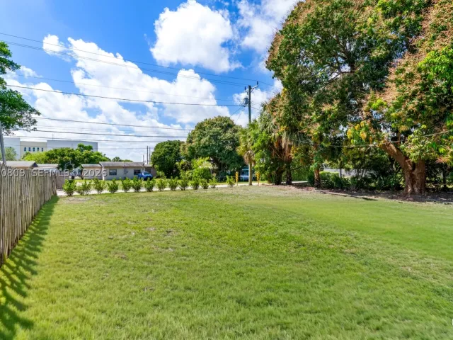 Продажа дома по адресу 328 SW 11th Ave - фото 8041751