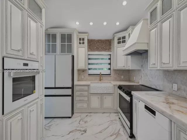Продажа дома по адресу 941 NE 119th St - фото 8001974