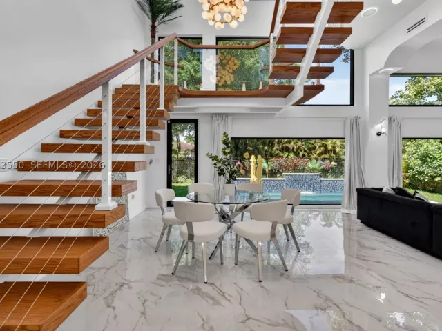 Продажа дома по адресу 941 NE 119th St - фото 9305683