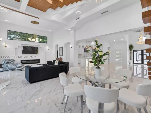 Продажа дома по адресу 941 NE 119th St - фото 9305685