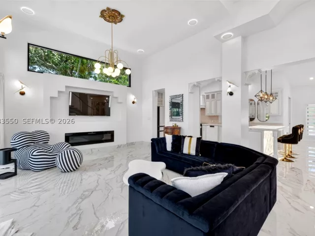 Продажа дома по адресу 941 NE 119th St - фото 9305688