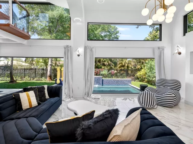 Продажа дома по адресу 941 NE 119th St - фото 9305689