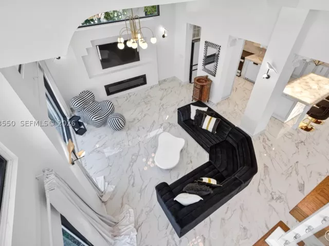 Продажа дома по адресу 941 NE 119th St - фото 9305692