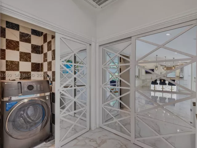 Продажа дома по адресу 941 NE 119th St - фото 9305694