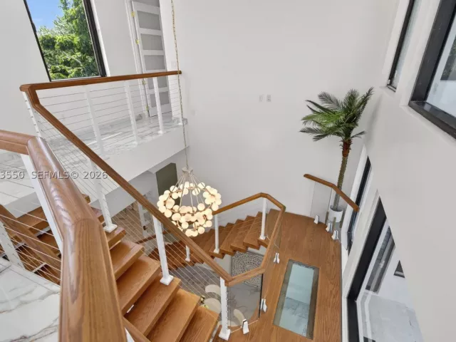 Продажа дома по адресу 941 NE 119th St - фото 9305698