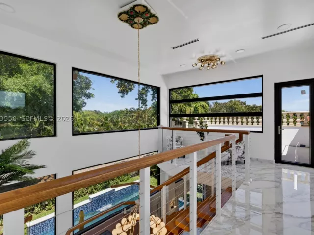 Продажа дома по адресу 941 NE 119th St - фото 9305699