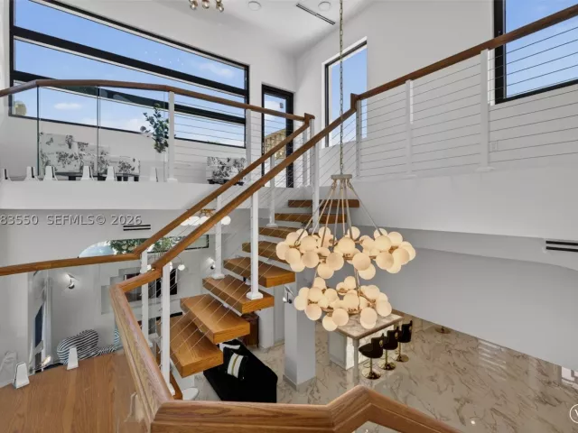Продажа дома по адресу 941 NE 119th St - фото 9305702