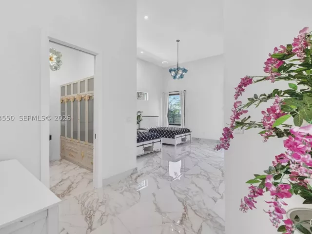 Продажа дома по адресу 941 NE 119th St - фото 9305705