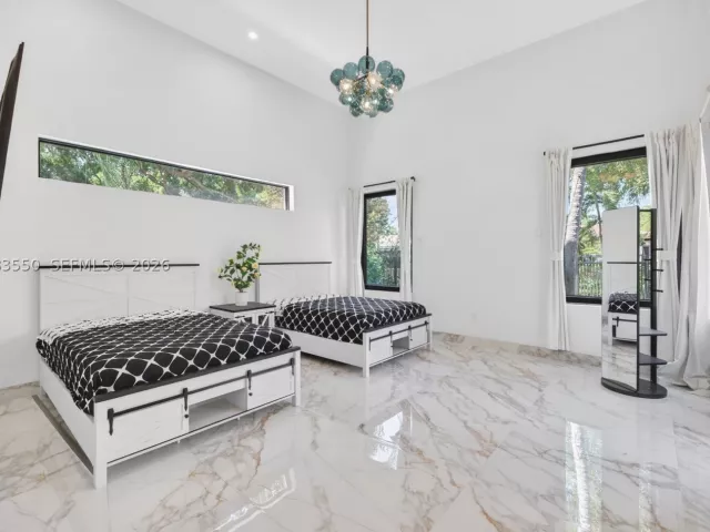 Продажа дома по адресу 941 NE 119th St - фото 9305706