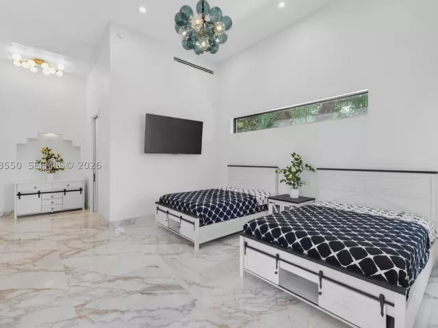 Продажа дома по адресу 941 NE 119th St - фото 9305709