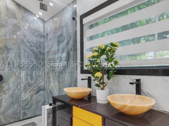 Продажа дома по адресу 941 NE 119th St - фото 9305714