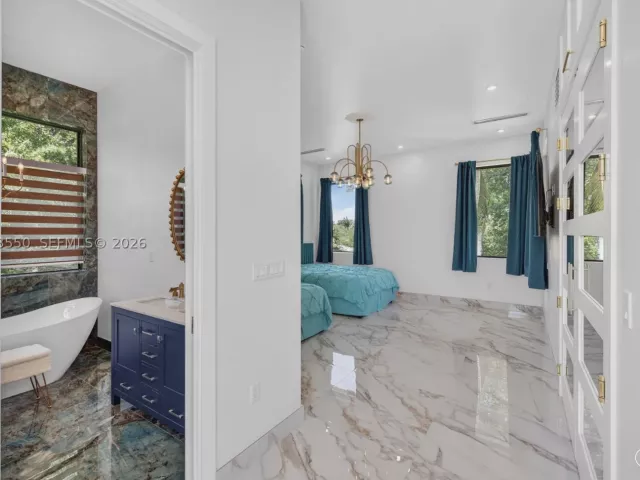 Продажа дома по адресу 941 NE 119th St - фото 9305715