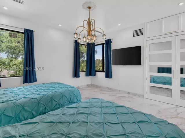 Продажа дома по адресу 941 NE 119th St - фото 9305716