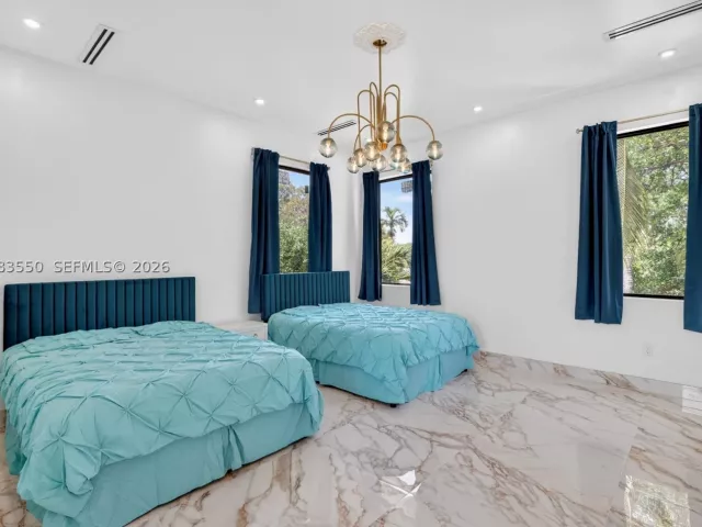 Продажа дома по адресу 941 NE 119th St - фото 9305717