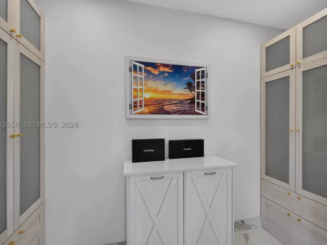 Продажа дома по адресу 941 NE 119th St - фото 9305733