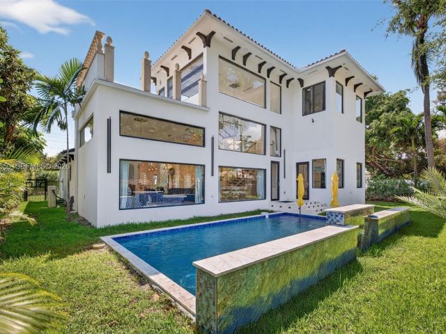 Продажа дома по адресу 941 NE 119th St - фото 7533788