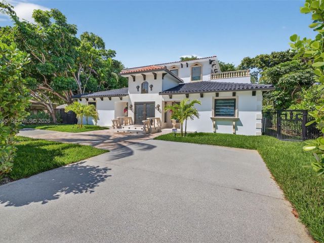 Продажа дома по адресу 941 NE 119th St - фото 7533793