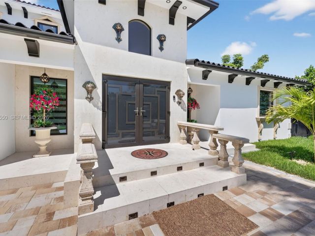 Продажа дома по адресу 941 NE 119th St - фото 7533794