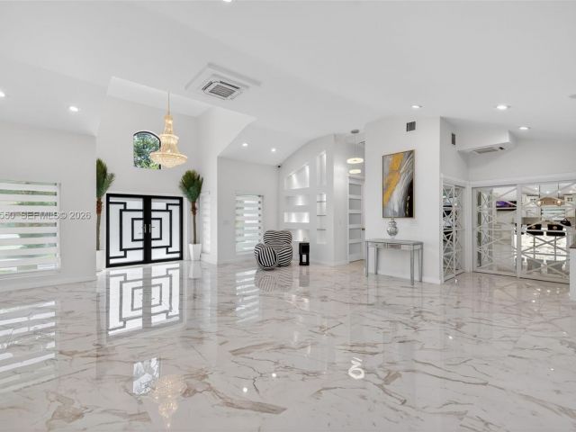 Продажа дома по адресу 941 NE 119th St - фото 7533798