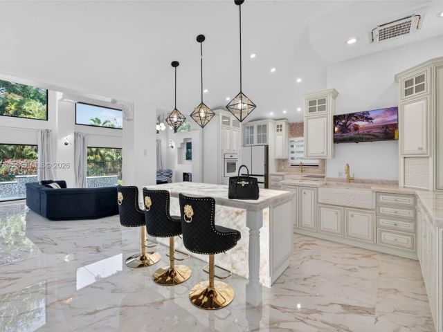 Продажа дома по адресу 941 NE 119th St - фото 7533802