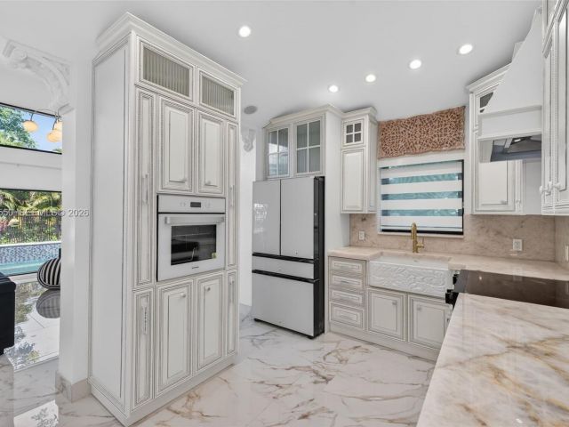 Продажа дома по адресу 941 NE 119th St - фото 7533805